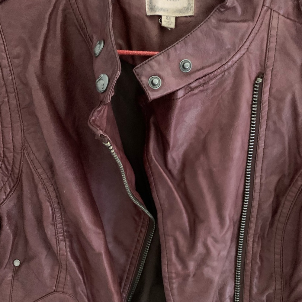 Leather jacket - Picture 2 of 9